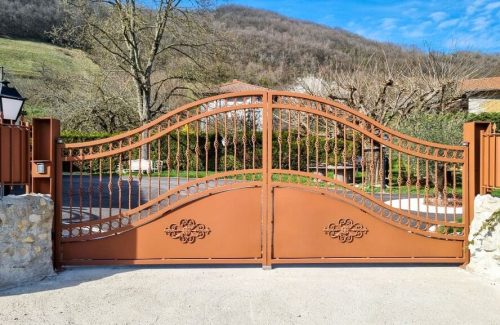 Portail-en-fer-forge-exterieur